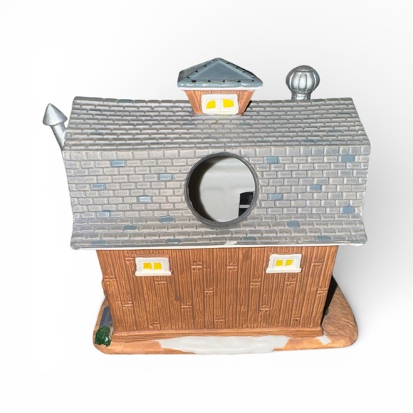 Joe's Diner Ceramic Figurine for Christmas Village Lemax 2005 Holiday Town Decor - Picture 2 of 6